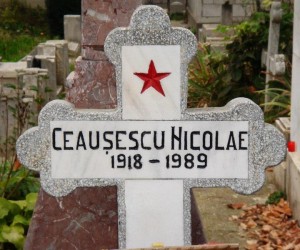 F06 Roumanie 1 1366 Ceausescu croix